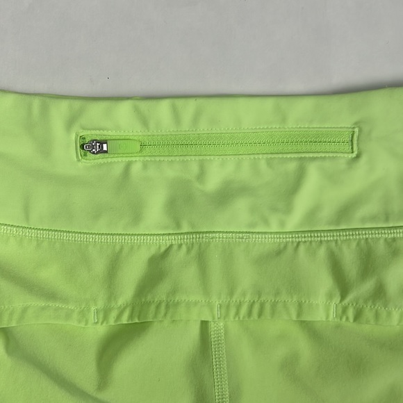 Lululemon Speed Up Short 2.5” sz 6 - Picture 6 of 7